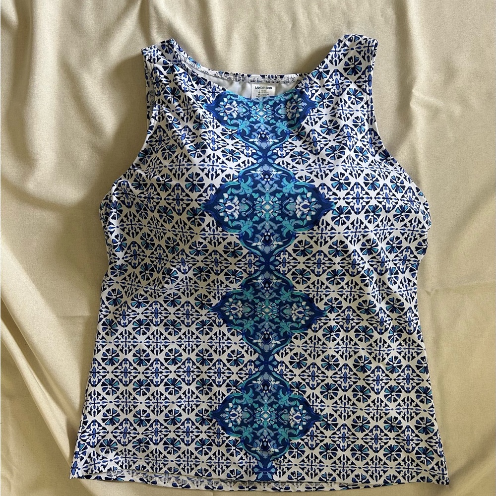 Lands End tankini/swim top size 16DD w built in soft cup bra, supportive, modest